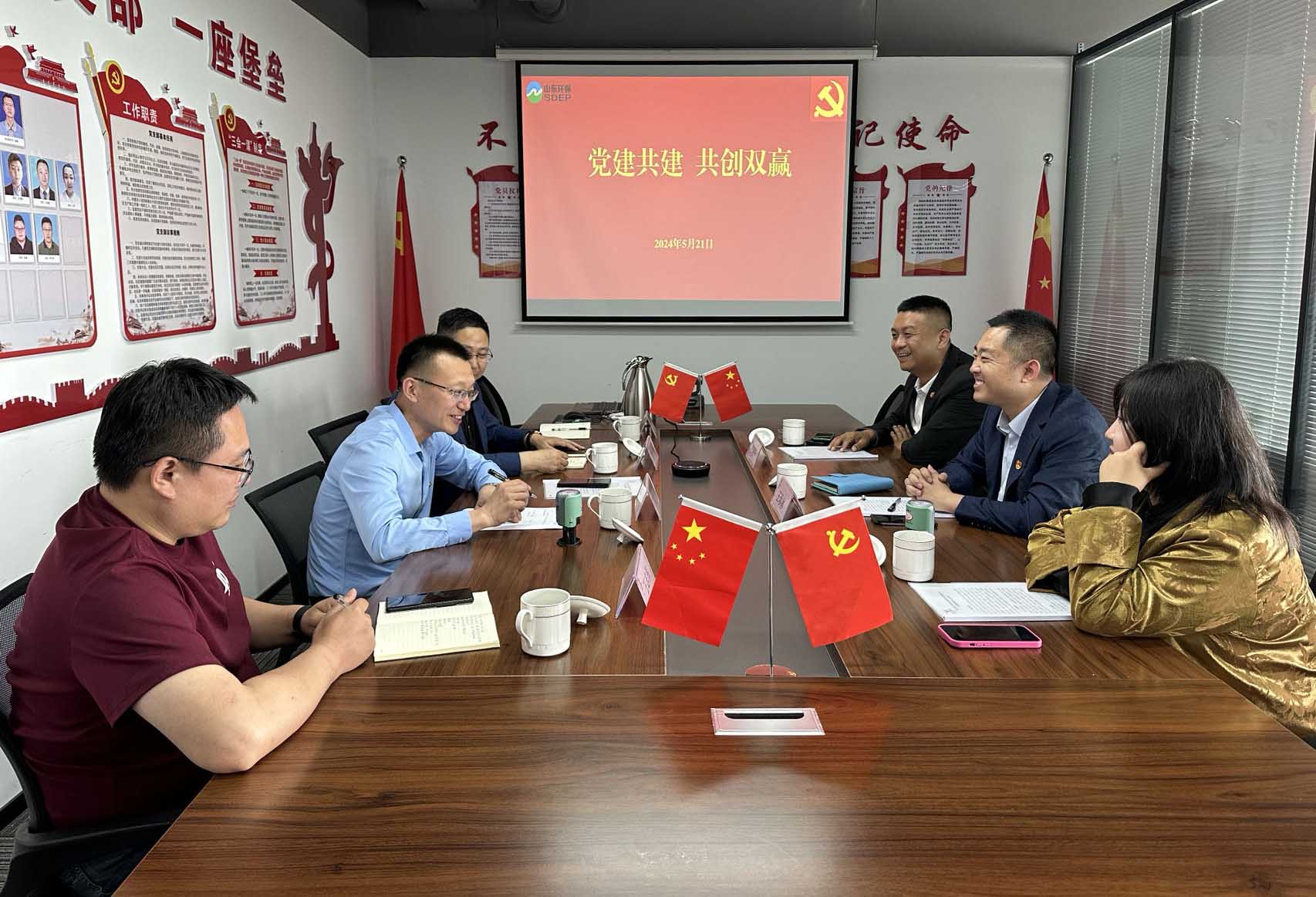 1716433488578709.jpg 座谈会+签约.jpg